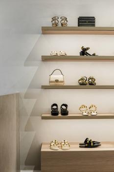 LED Beleuchtung in der Einbauleiste passt sich Möbeln flexibel an